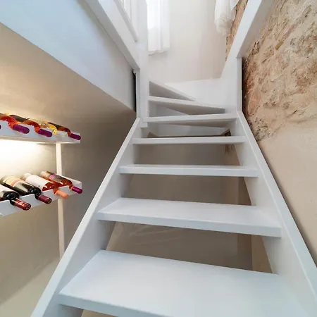 Muse Clio * Chalki Town