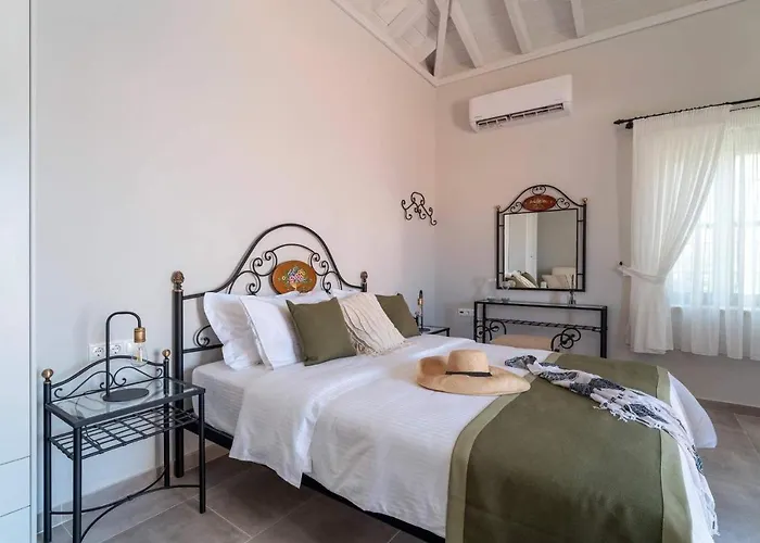 Tatil Evi Muse Clio Chalki Town